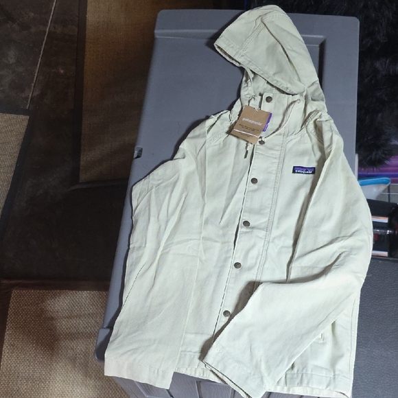 Patagonia Men's Light Tan Raincoat - Picture 1 of 4